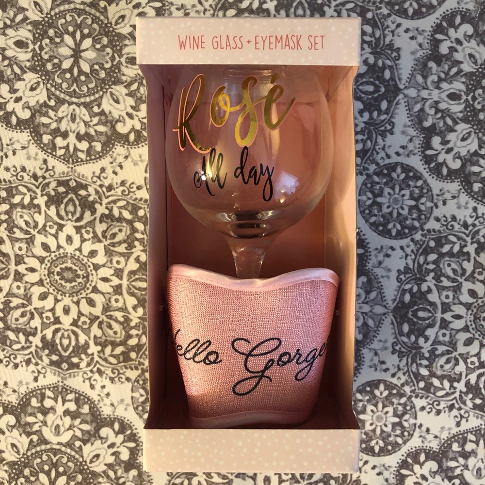 NIB: Wine glass and eye mask gift set